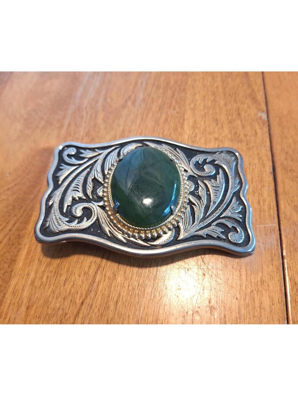 VTG Belt Buckle Silvertone Leaf Pattern Black Background Lg Green Centered Stone